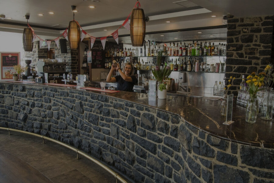 Enjoy the view and a Kosciuszko beer at Banjo Paterson Inn.